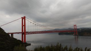 大きな赤い橋