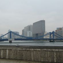 芭蕉庵史蹟展望庭園から見た隅田川は、展望がきき、雄大です。