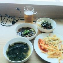 釜山金海国際空港スカイハブラウンジの軽食