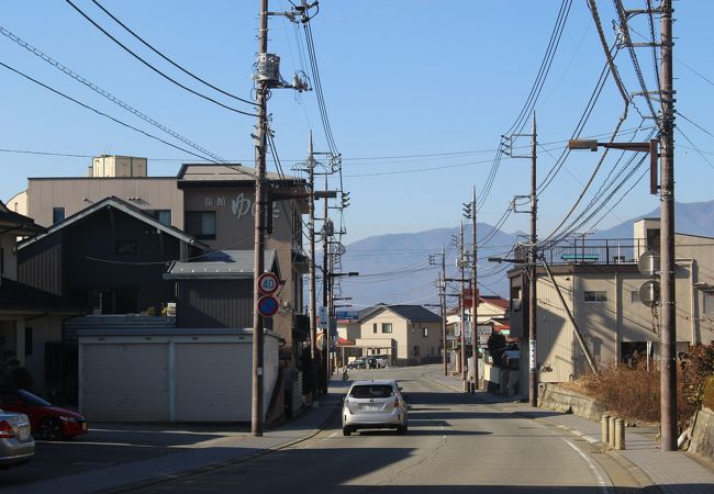 塩山駅から徒歩１０分　住宅街のような温泉町