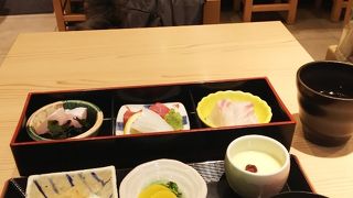 夕食に刺身定食をいただきました