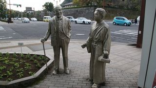 いくつか歴史の場面を再現している像があるうちの一つ