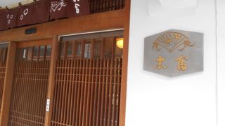 お菓子も包装紙も美しい