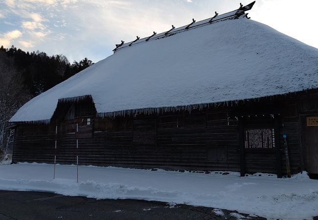 塩の道に残る唯一の建物