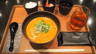 旅の始まりを実感する朝カレーうどん