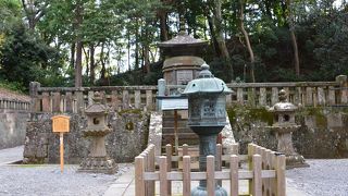 家康の遺言により埋葬されたお墓が久能山東照宮の神廟