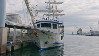 神戸メリケンパークのモザイク