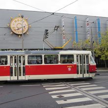 トラムも頻繁に通ります