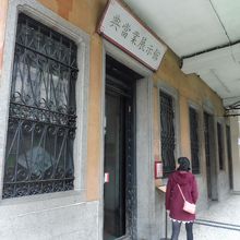 マカオのメインストリートに面してます