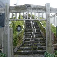 芭蕉翁之像の場所には、芭蕉史蹟展望庭園の入口からも行けます。