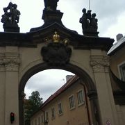 プラハ城南西の修道院
