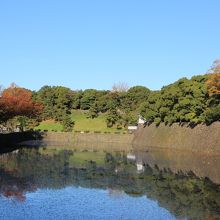祝田橋からの凱旋濠の眺め