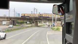 列車専用の橋で市場の近くにある