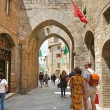 カンチェッレリーアのアーチ 