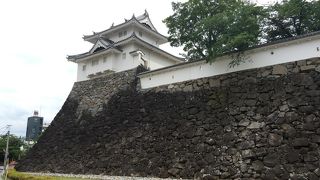 甲府城で唯一復元された櫓。