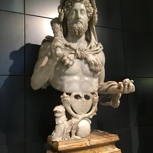 「暴君コンモドゥスの像」