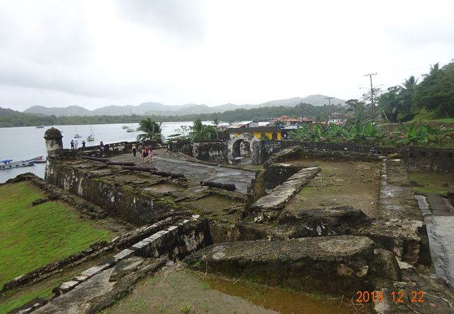 パナマのカリブ海沿岸の要塞群：ポルトベロとサン ロレンソ
