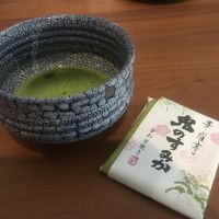 抹茶とお菓子です。