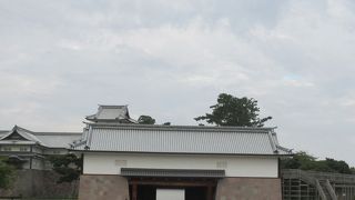 正面玄関である大手門からアクセスすると、この河北門に至ることになります。