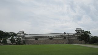 サッカーが出来そうな程の広さ。