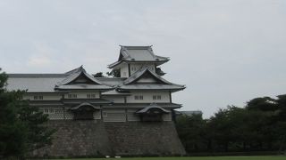 五十間櫓の右側隅を固める櫓