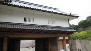 爪門続き櫓を含め、なまこ壁が重なる様は見ごたえがありました。