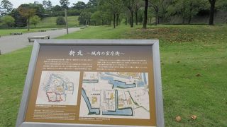 河北門に至るまでの導線は変化に乏しい。