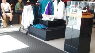 スニーカーを買うならここ