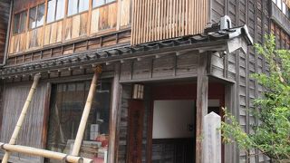 華やかかりし頃の茶屋町の一コマ