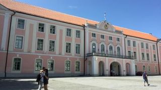 高台のトームペアから観光がスタートしました