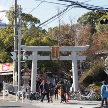 一昨年の地震で壊れた鳥居も、新しいものに。