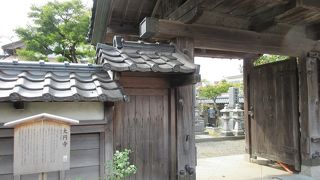 それほど広くない境内ですが、墓地を含めて手入れが行き届いているように感じました。