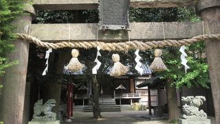 御柱で有名な長野の諏訪大社の末社