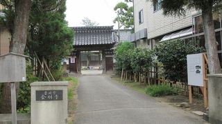 金沢の賑やかさとは無縁の世界に入ったような錯覚さえ覚えました。