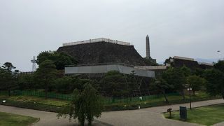 天守台下にある曲輪の跡。