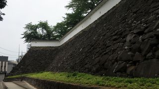 主郭部の南東に位置。