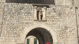 旧市街への入り口