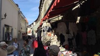 Tシャツの店が並んでいました