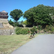 南側無料駐車場より