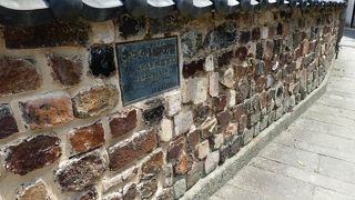 古い使い古されたレンガも味がありますね。