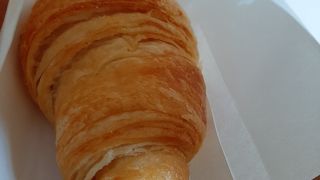 テイクアウトでドーナツとクロワッサン