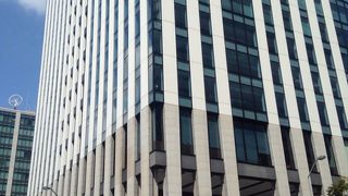 買い物客の喧騒から逃れて一休み