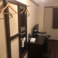 荷物置きはない。