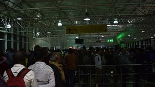 乗り継ぎは覚悟が必要