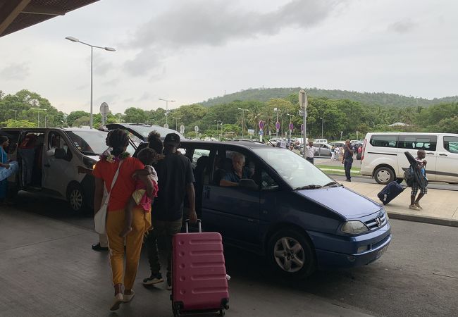 ザウジ空港からマムズまでの移動