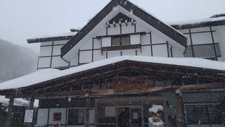 豪雪と千人風呂で有名