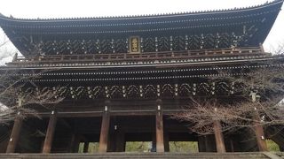 現存する最大の二階二重門で国宝です