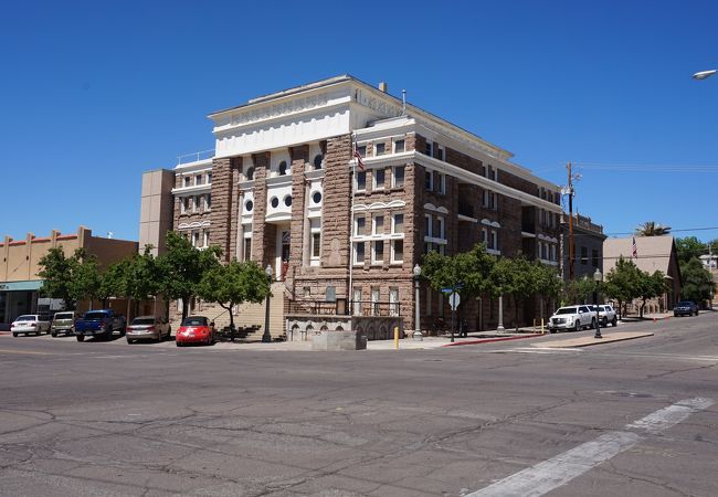 古い街 I went to Pyramid Hot Springs during a tour and stayed in