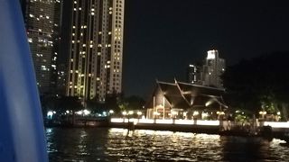 噴水ショーが綺麗です。