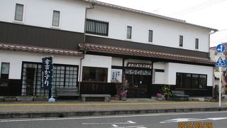 倉吉絣の実演を見学できる